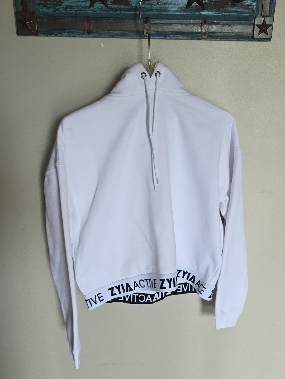 Zyia Active White Cropped Hoodie with Logo Elastic Hem